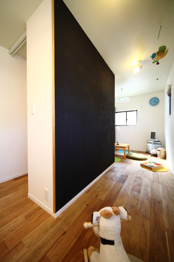 黒板のある子供部屋